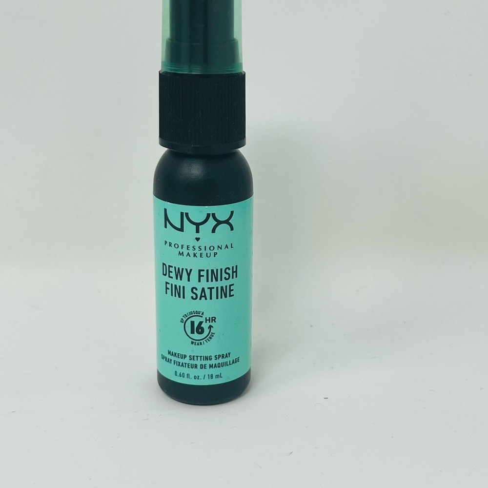 NWT NYX Dewy Finish Setting Spray 0.60 oz/18 ml